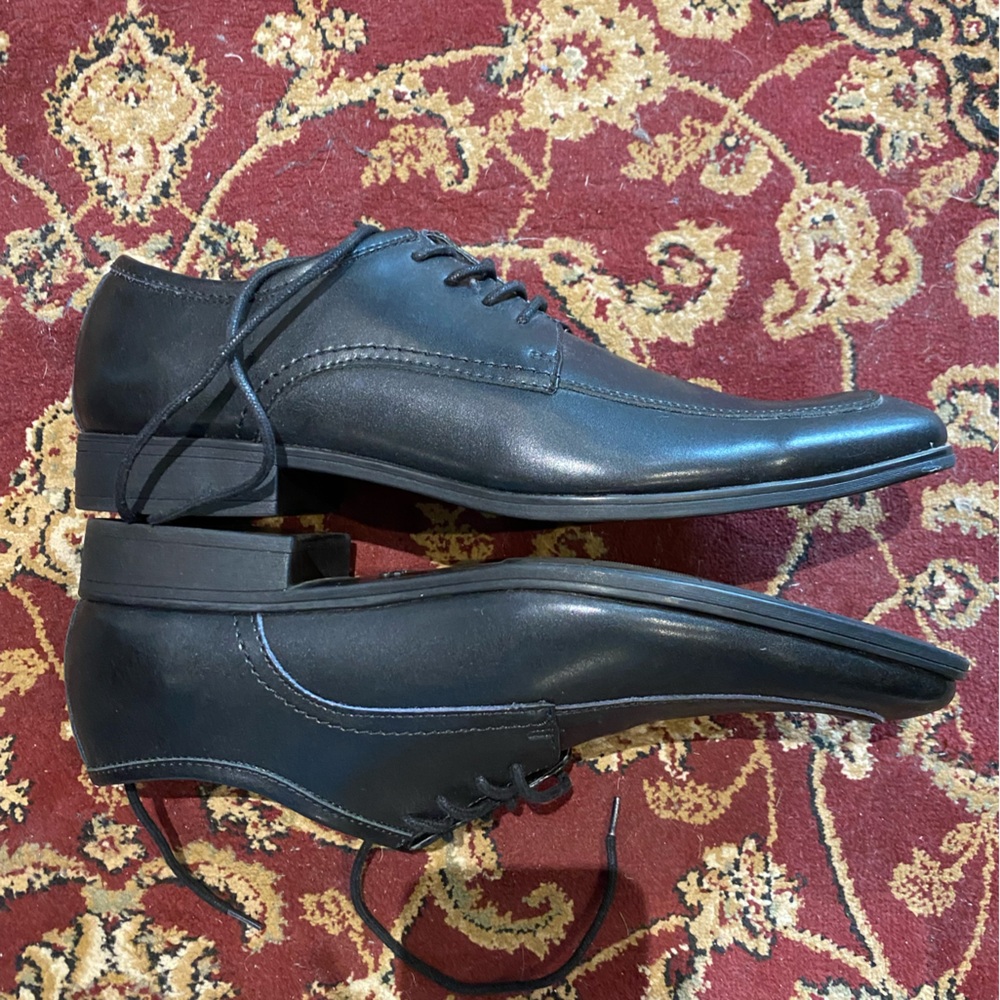 NWT Mens Guess Dress Shoe, Color Black Medium Width Size 11